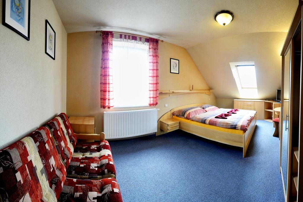 Penzion Na Pastousce Malsice Room photo